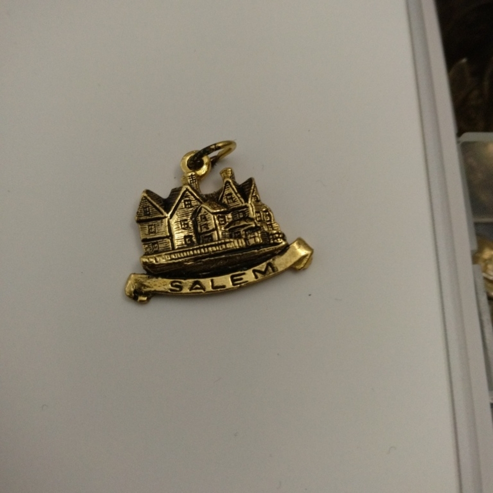 Gold Salem Pendant Necklace